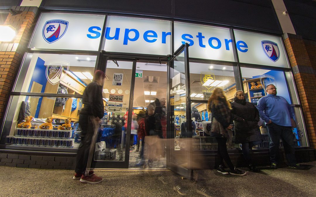 Signing session at tonight’s late-night Club Superstore opening!
