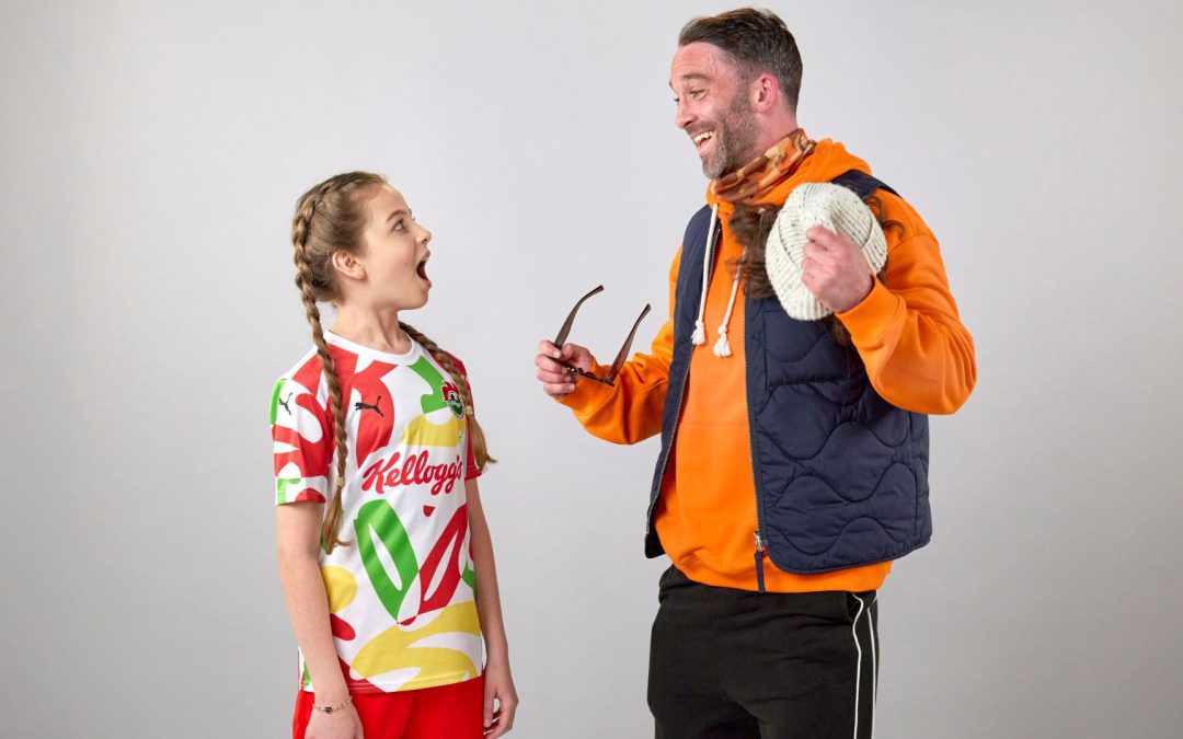 Will Grigg joins EFL and Manchester City stars to surprise young fans at Kellogg’s shoot for new shirt launch